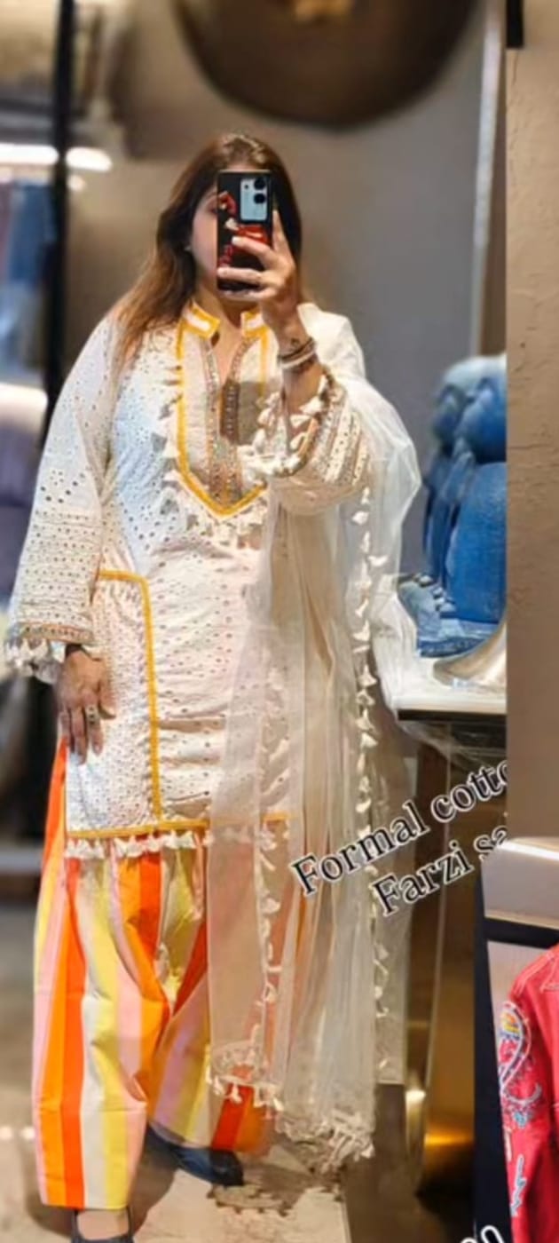 Stylish White Embroidered Kurta With Sheer Tassel-Trim Dupatta With Farzi Salwar