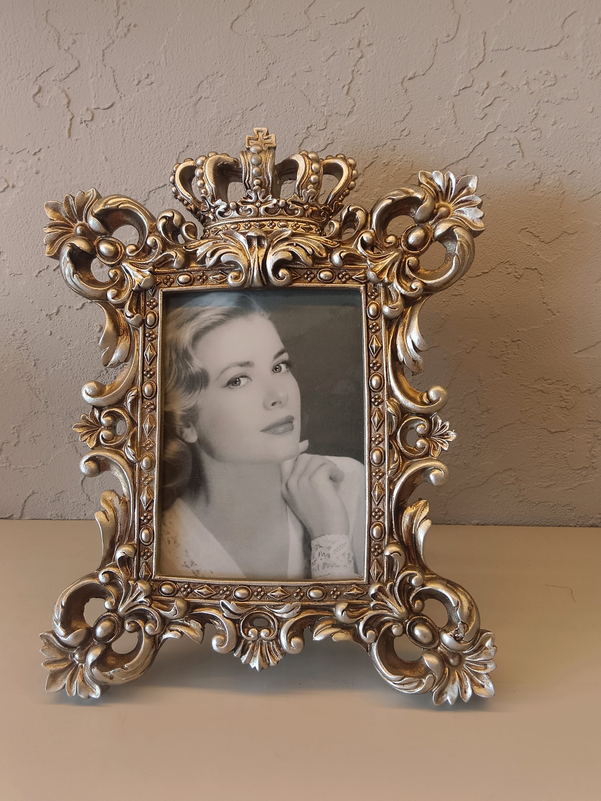 Royal Heritage - Ornate Baroque Picture Frame with Crown Motif