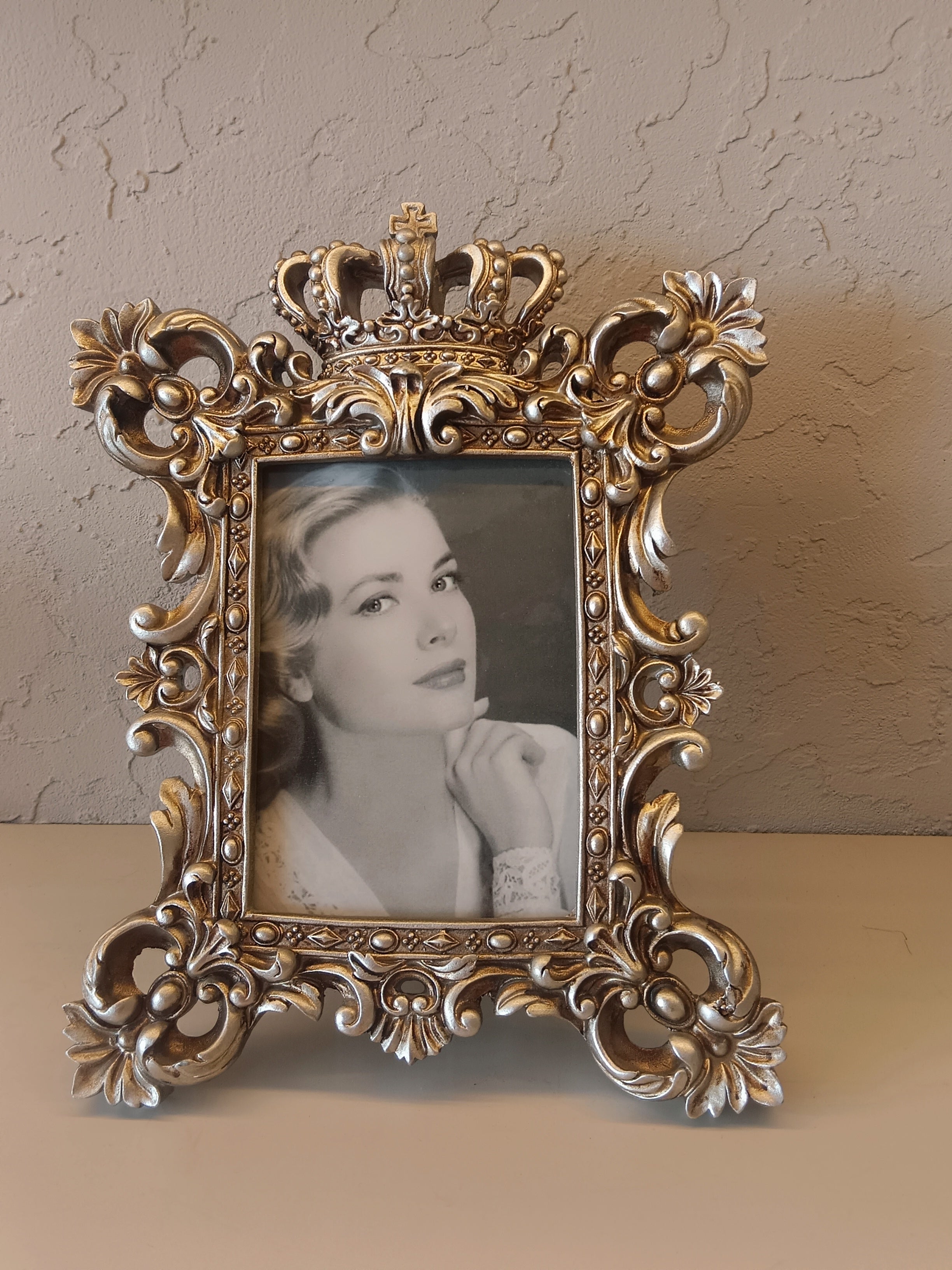 Royal Heritage - Ornate Baroque Picture Frame with Crown Motif