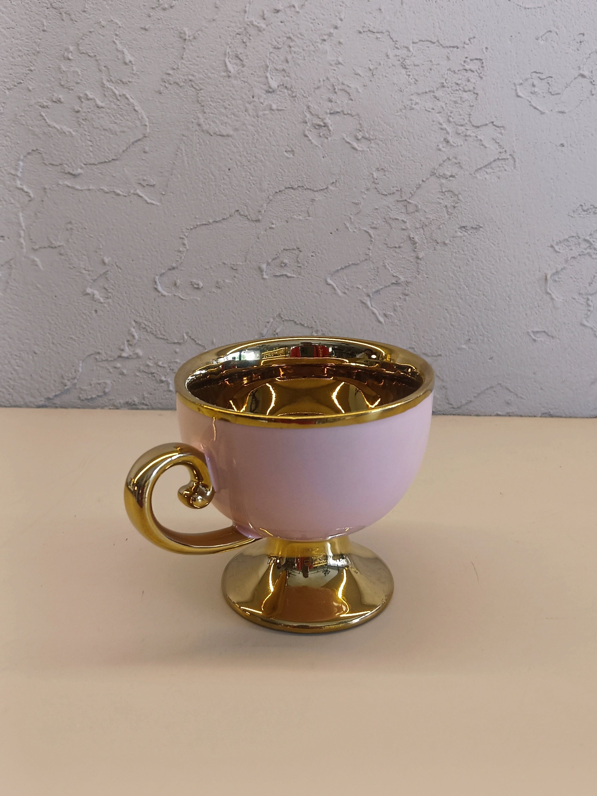 Elegant 6Pcs Ceramic Cups For Tea/Coffee Soft Pink Body Color With Golden Outline