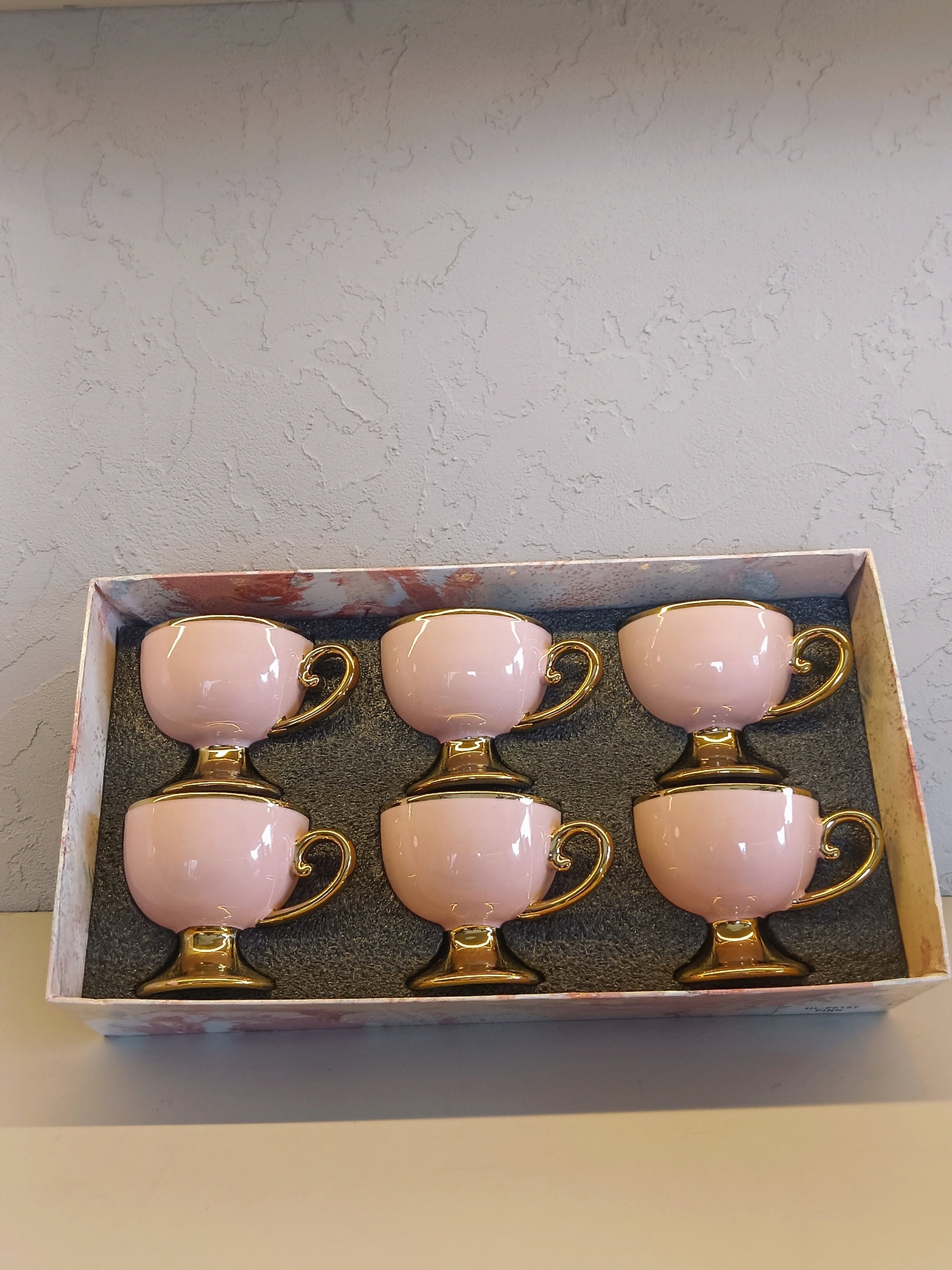 Elegant 6Pcs Ceramic Cups For Tea/Coffee Soft Pink Body Color With Golden Outline