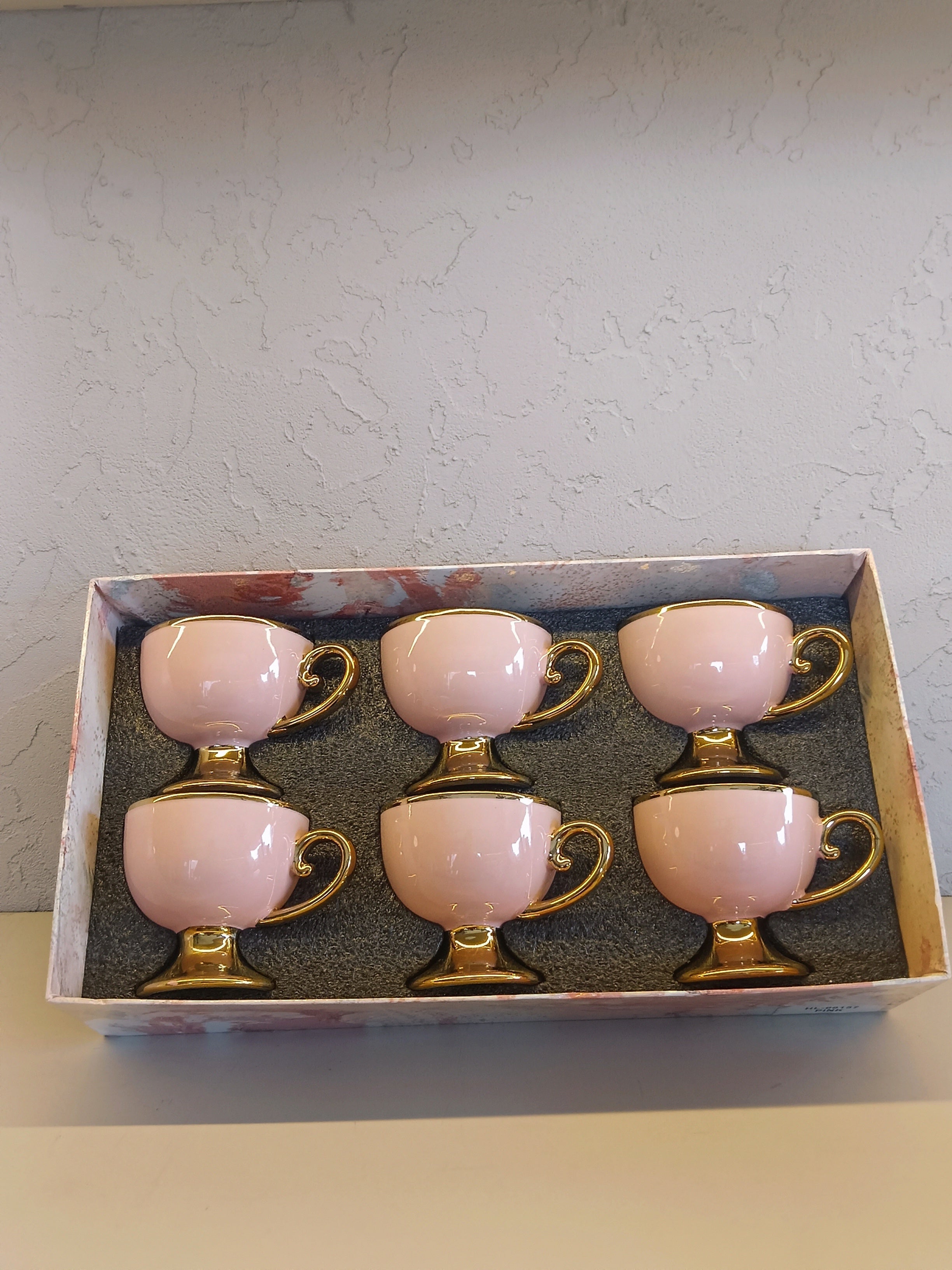 Elegant 6Pcs Ceramic Cups For Tea/Coffee Soft Pink Body Color With Golden Outline