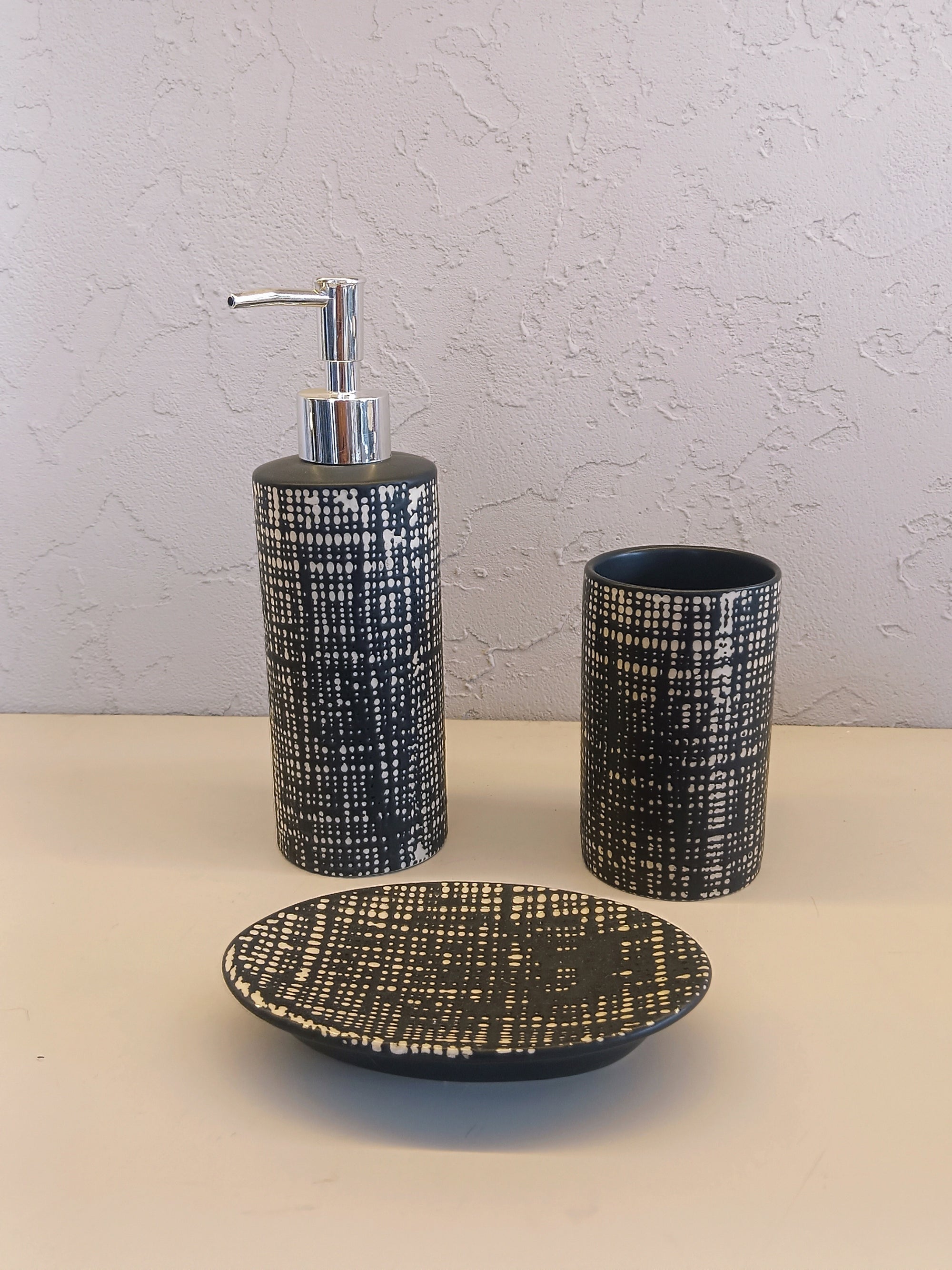 Modern 3-Piece Bathroom Accessory Set Featuring A Soap Dispenser, Tumbler, And Soap Dish