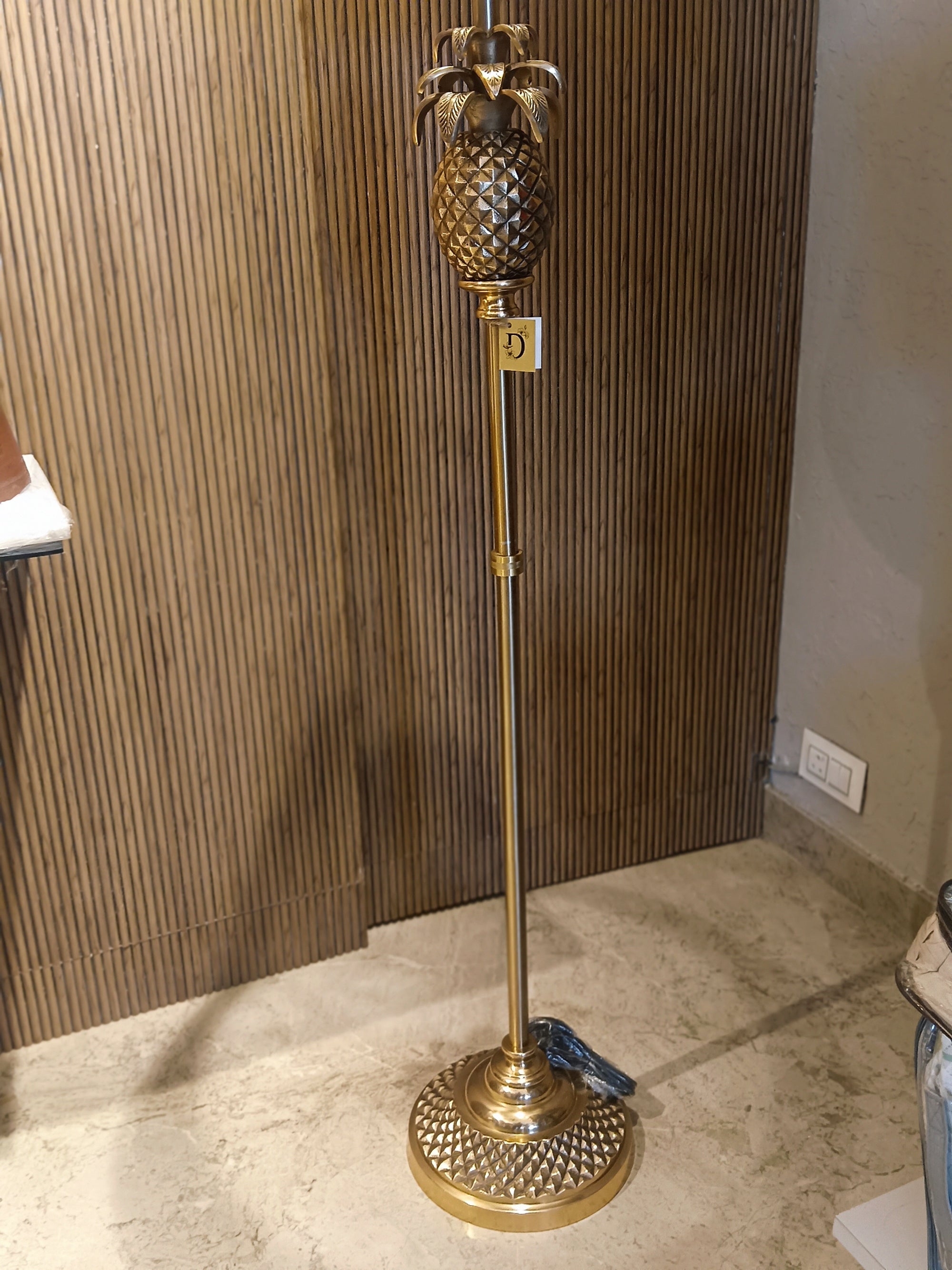 Elegant Floor Lamp With A Golden Pineapple-Inspired Design