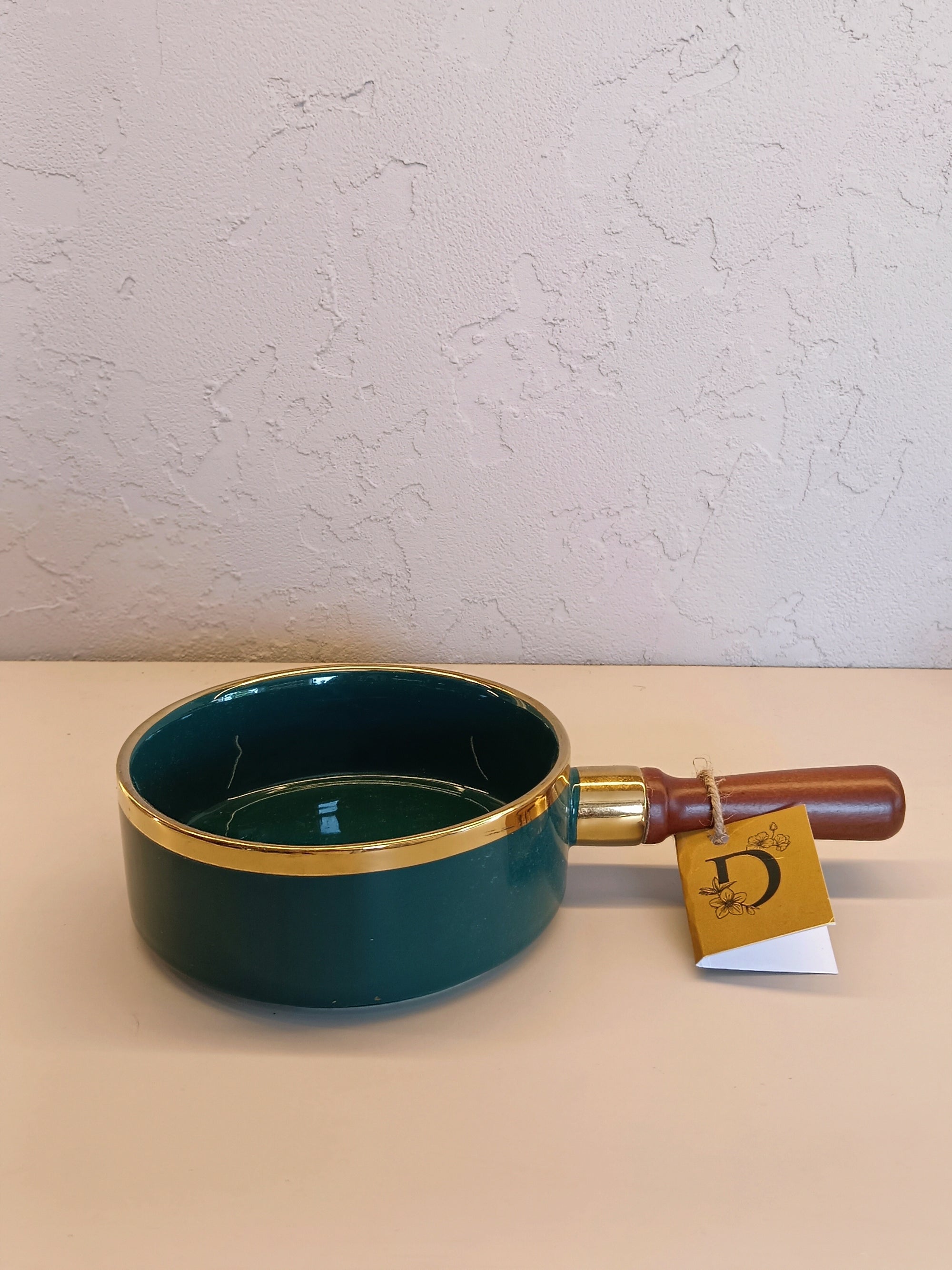 Elegant Ceramic Serving Pan In Deep Green With A Glossy Finish
