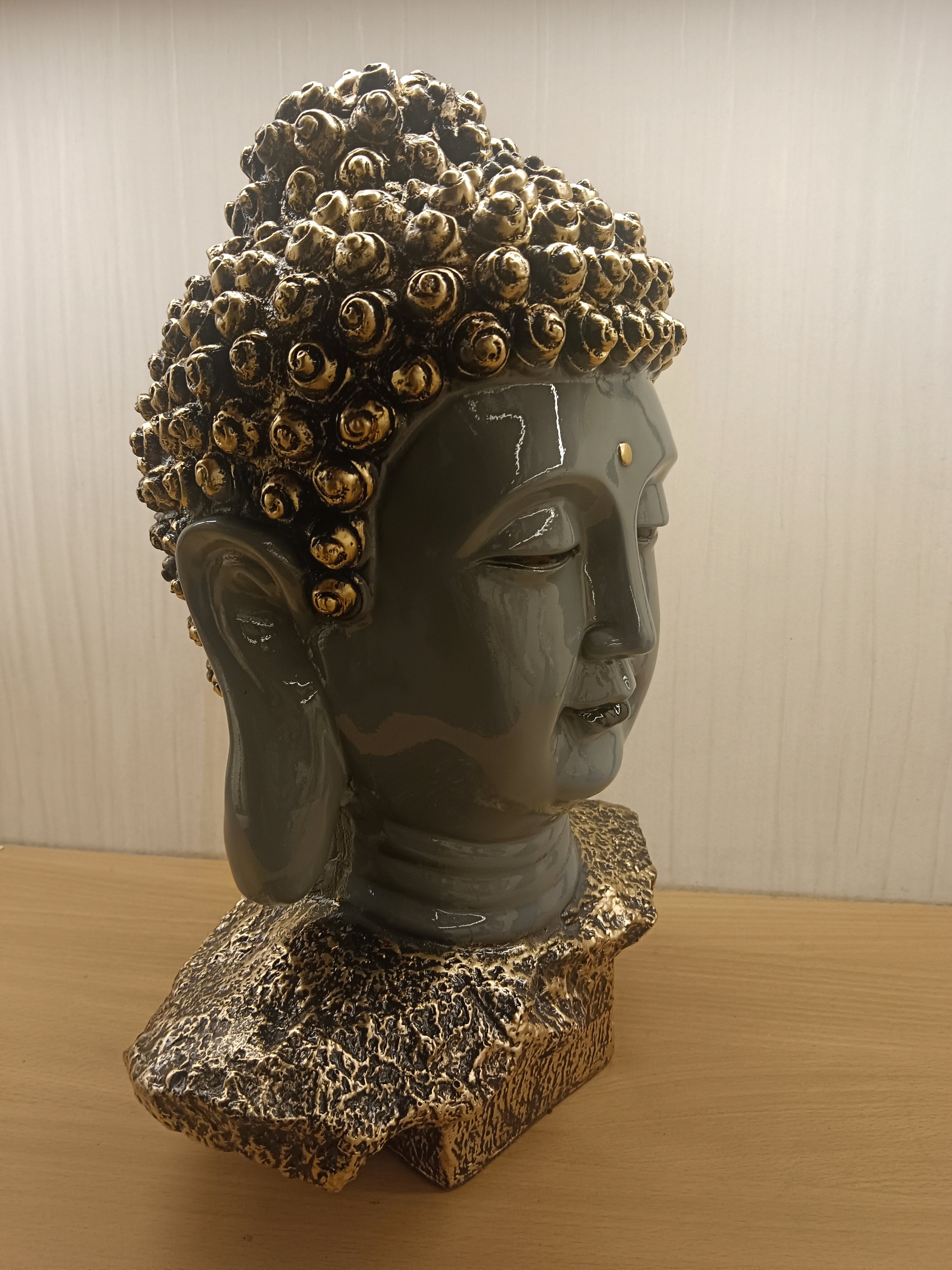 Beautifully Crafted Buddha Head Sculpture, Designed In A Serene And Peaceful Expression