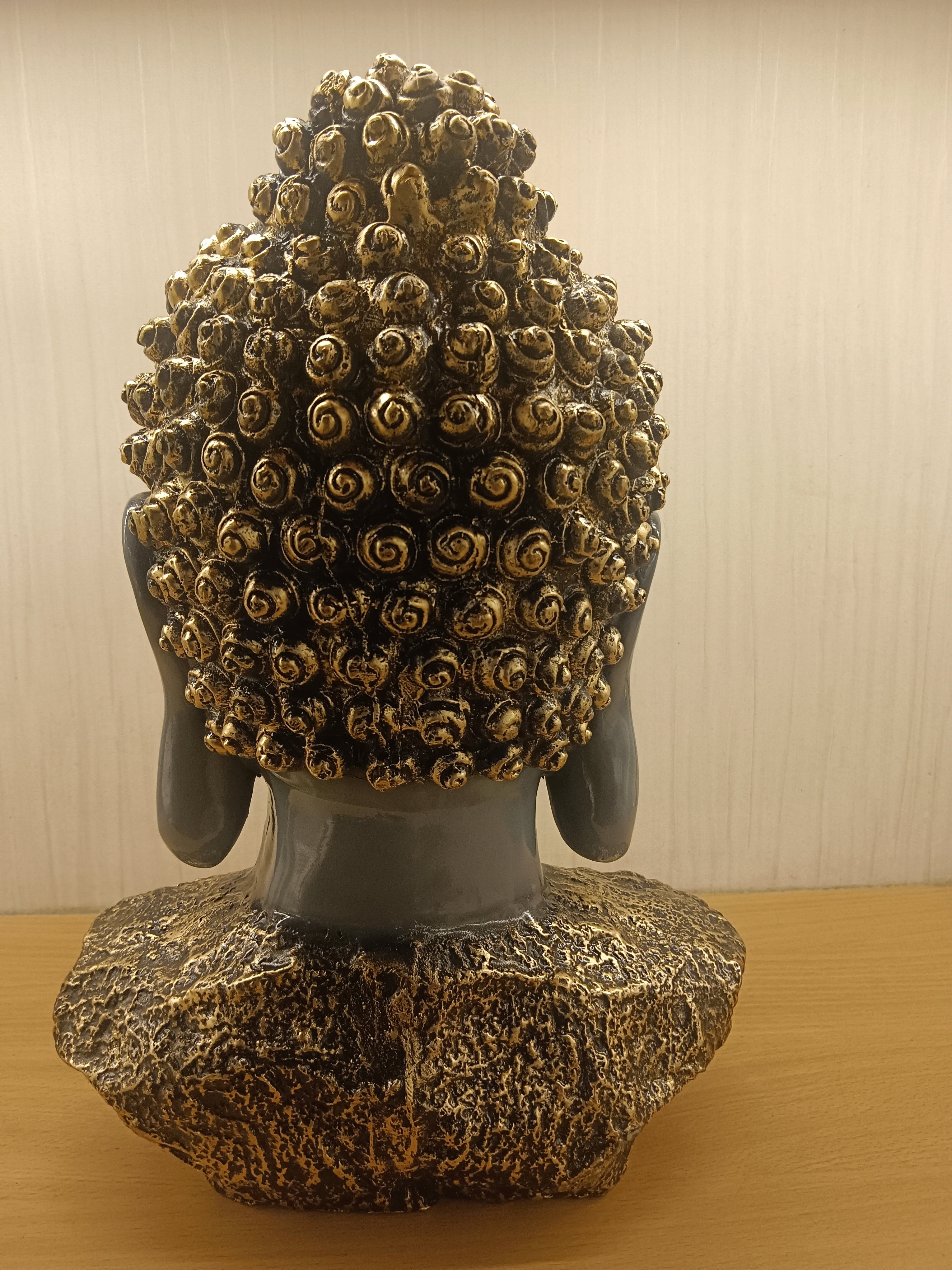 Beautifully Crafted Buddha Head Sculpture, Designed In A Serene And Peaceful Expression