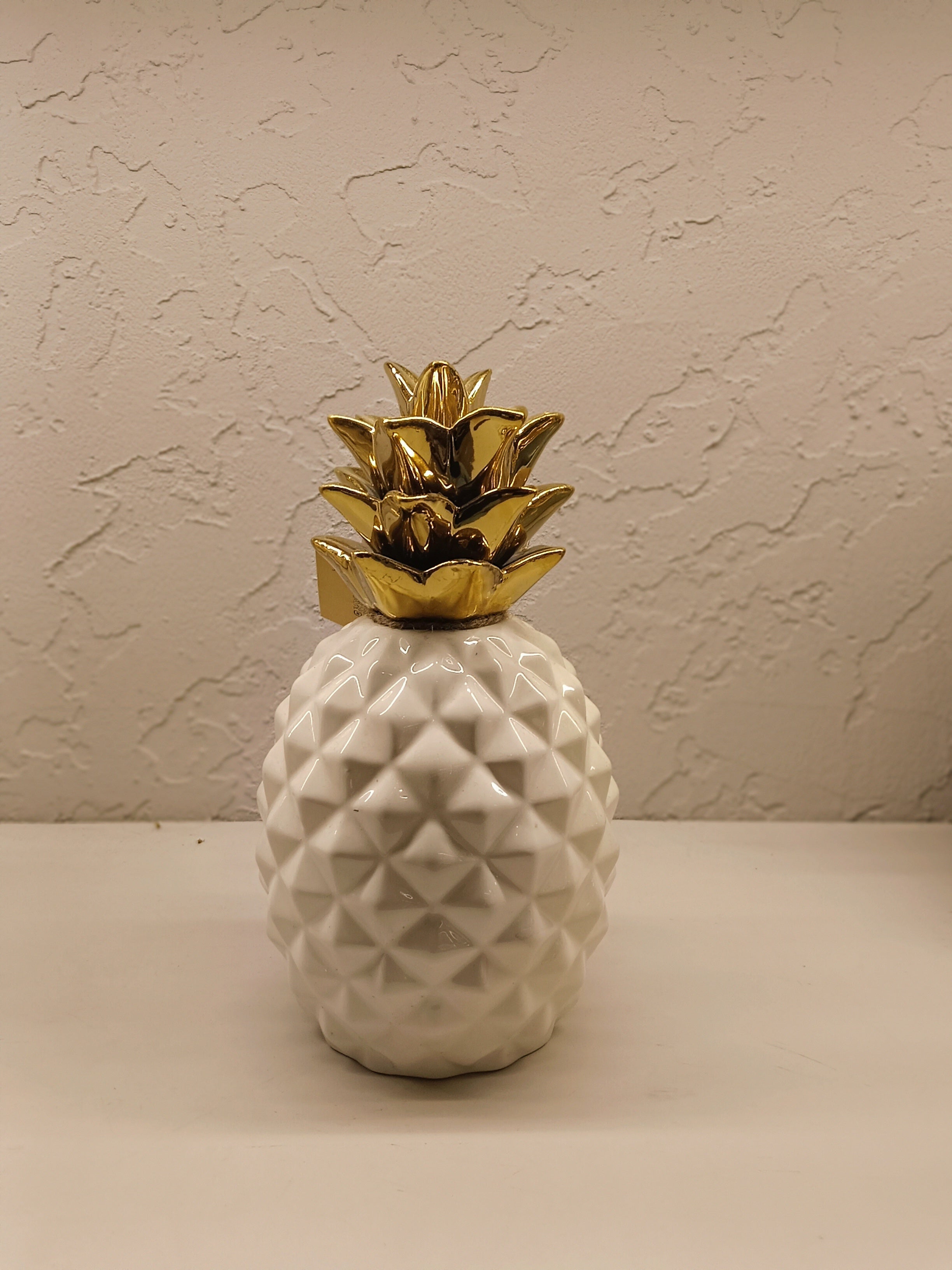Stylish ceramic pineapple décor pieces with a modern geometric design and glossy finish.