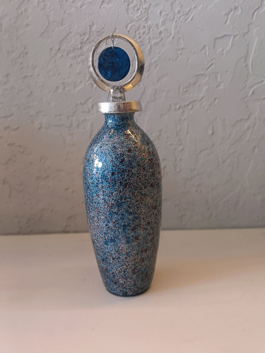 A STUNNING TRIO OF METAL DECORATIVE VASES FEATURING A SPECKLED BLUE AND BROWN GLAZE FINISH