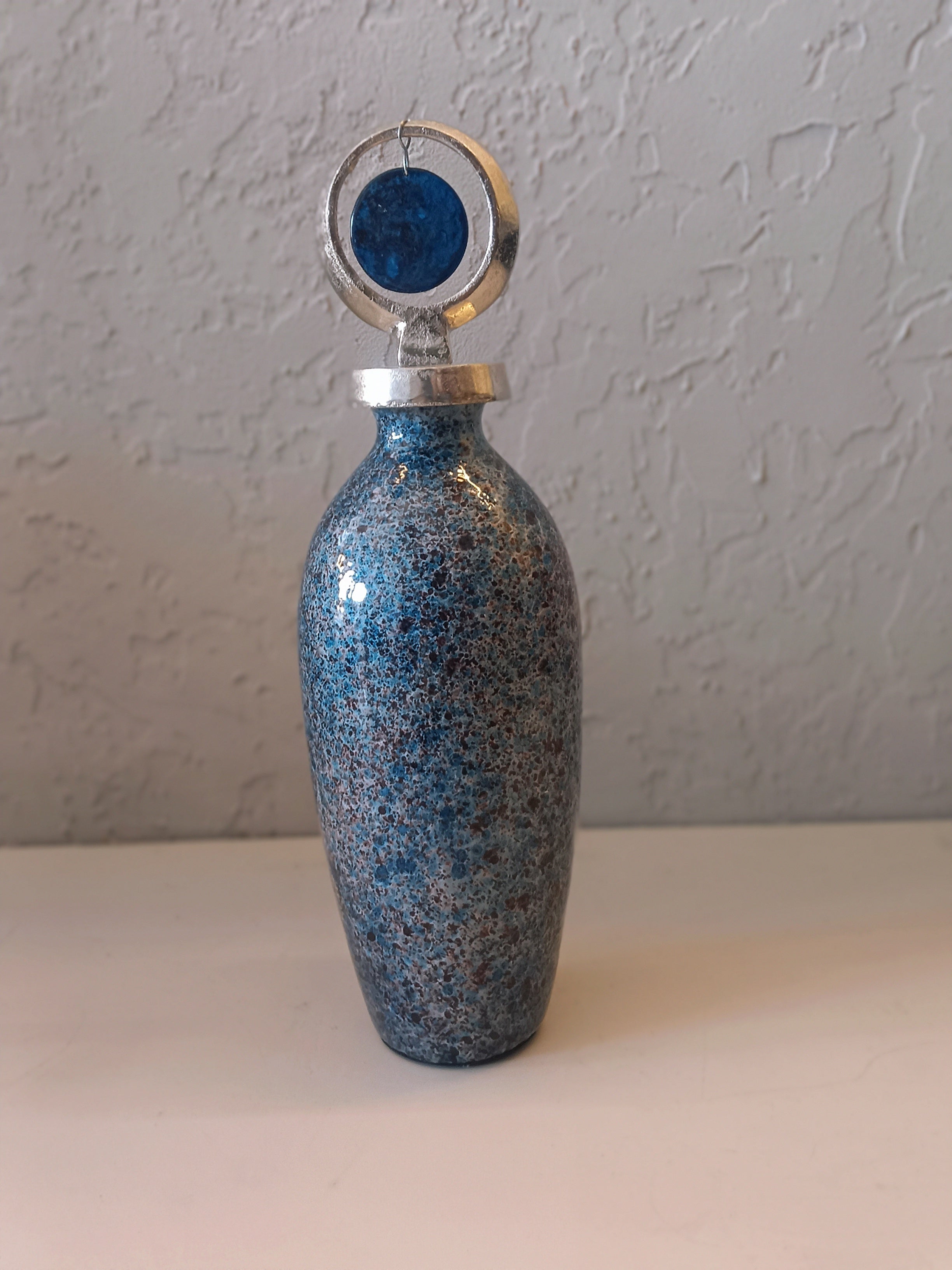 A STUNNING TRIO OF METAL DECORATIVE VASES FEATURING A SPECKLED BLUE AND BROWN GLAZE FINISH