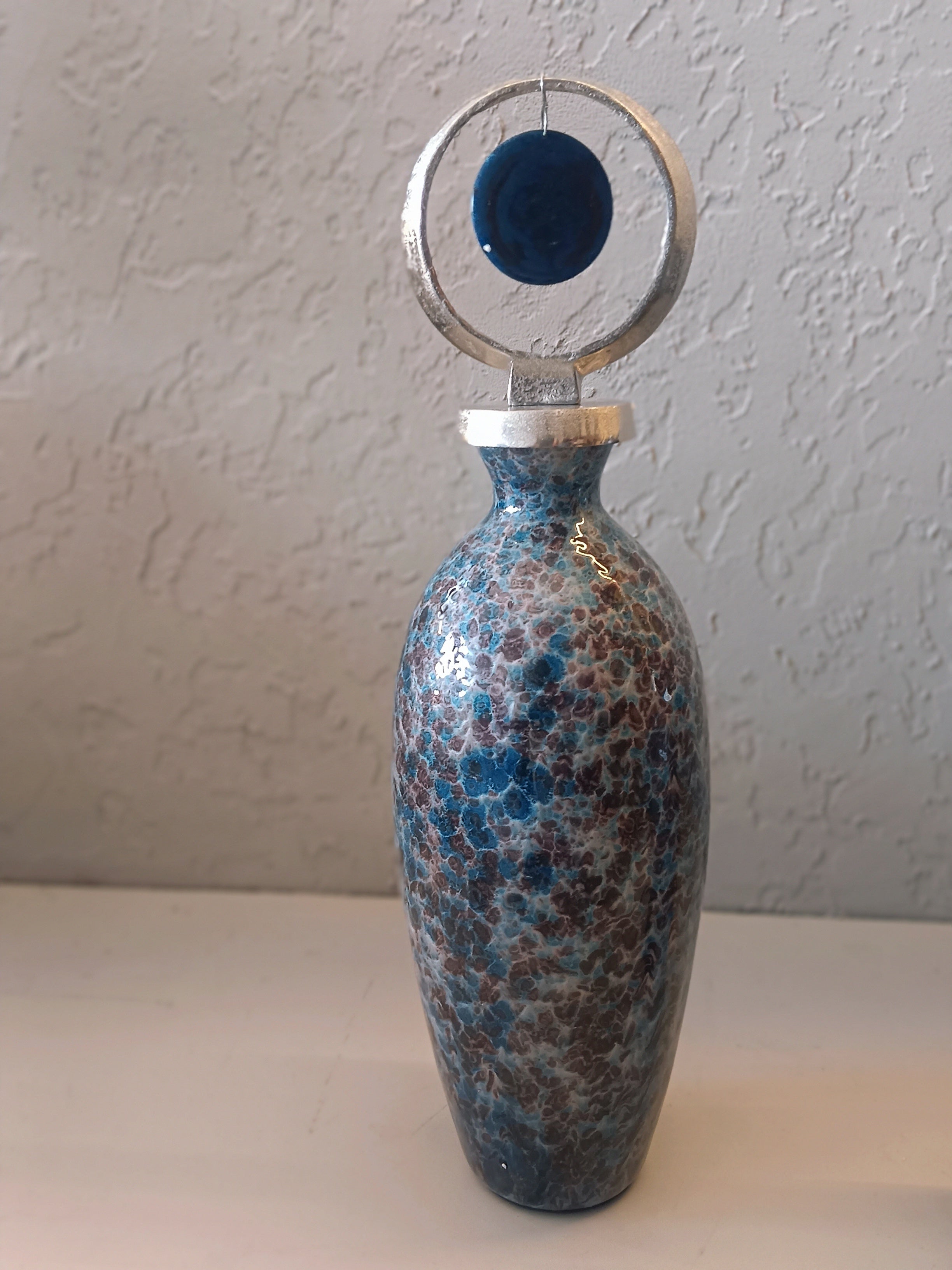 A STUNNING TRIO OF METAL DECORATIVE VASES FEATURING A SPECKLED BLUE AND BROWN GLAZE FINISH